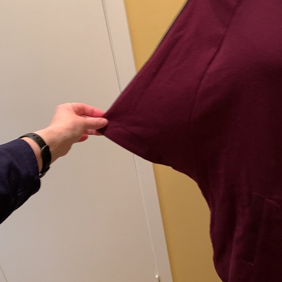 Forever 21 Sport sweatshirt with hoodie and 3/4 sleeves - never worn 🔴 - Picture 3 of 9